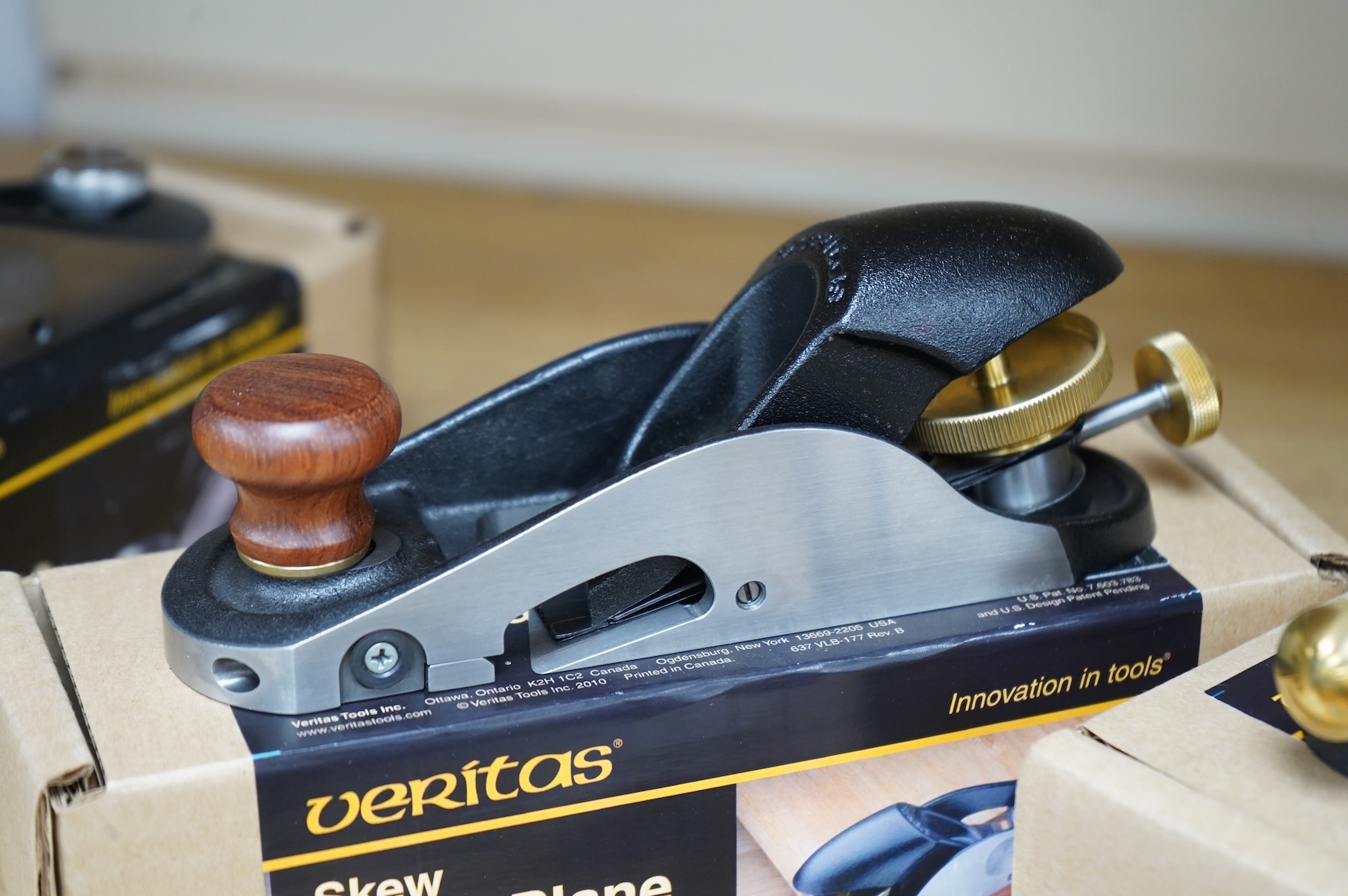 A pair of boxed Veritas Tools skew block planes (left hand and right hand) with paperwork (05P 77.01 and 05P76.01)